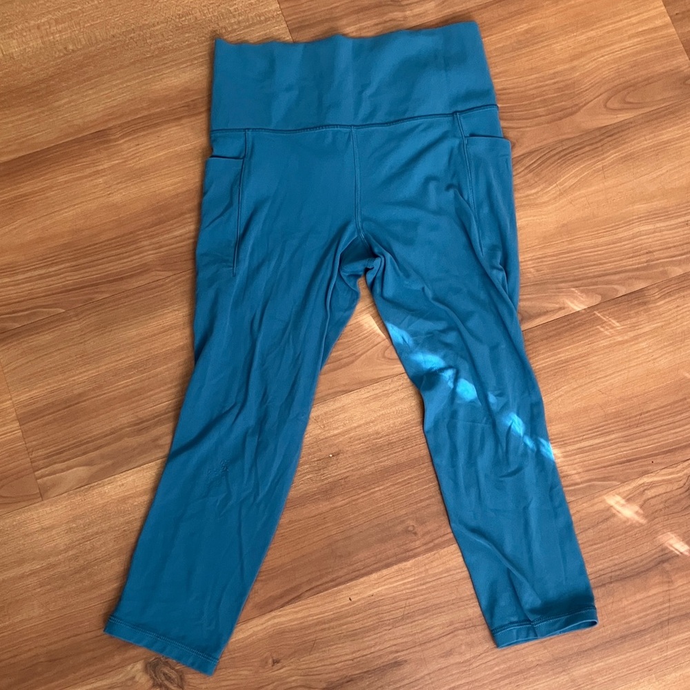 Athleta salutation stash pocket